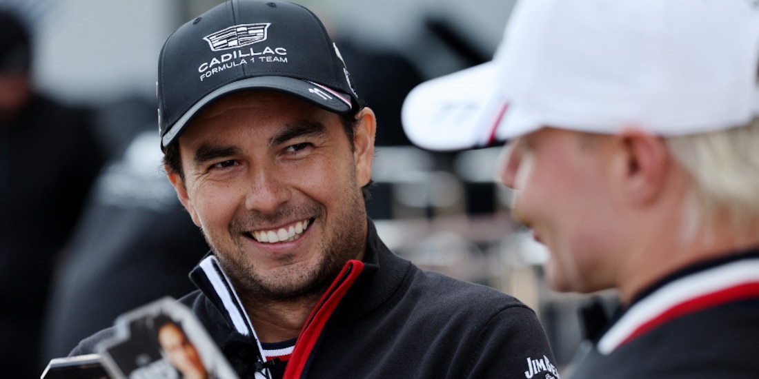 Sergio Pérez en una dinámica con Bottas.