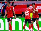 Jugadores de Corea del Sur festejan el tanto de la victoria.