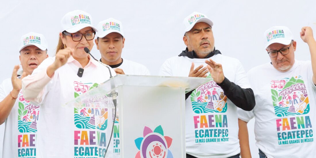 La edil de Ecatepec, Azucena Cisneros, encabeza la jornada ciudadana, ayer