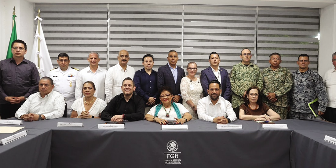 La titular de la FGR (c.), durante su visita a Veracruz, el pasado 31 de julio.