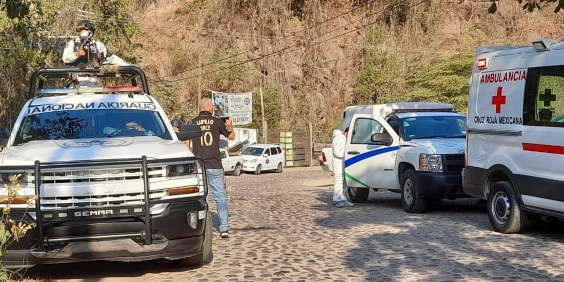 Los cuerpos de dos mujeres y un hombre fueron encontrados sin vida en Puerto Vallarta, a unos metros del poblado Paseo Ancho