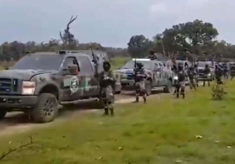 En videos, se ve a gente con armas de grueso calibre mostrando su apoyo al líder del CJNG.