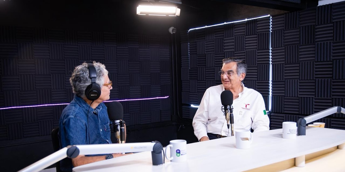 El gobernador de Tamaulipas, Américo Villarreal Anaya, durante el programa "Diálogos con Américo".