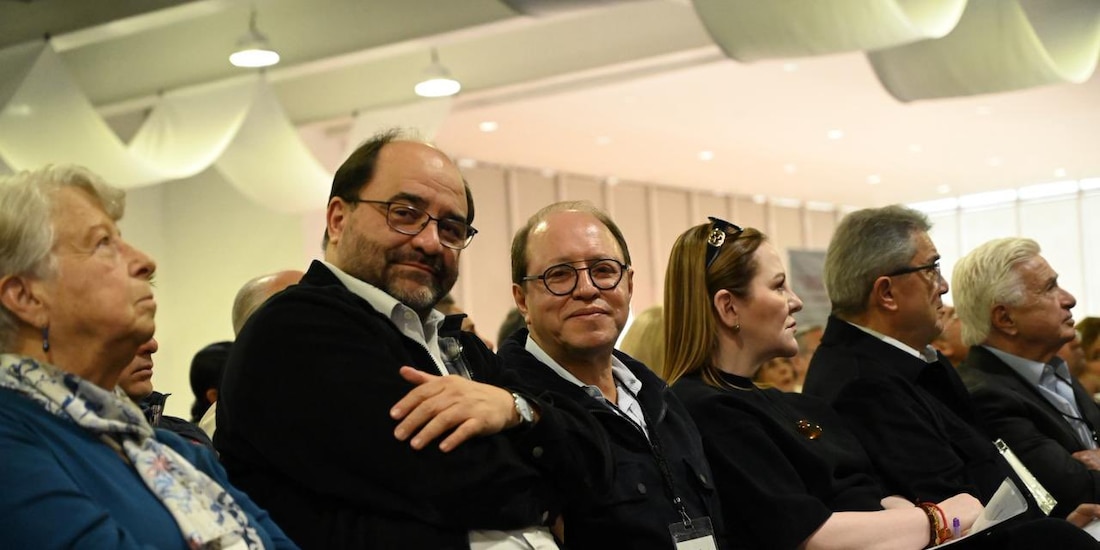 Emilio álvarez icaza y Marco Antonio Baños, ayer, en el foro del Frente Amplio Democrático