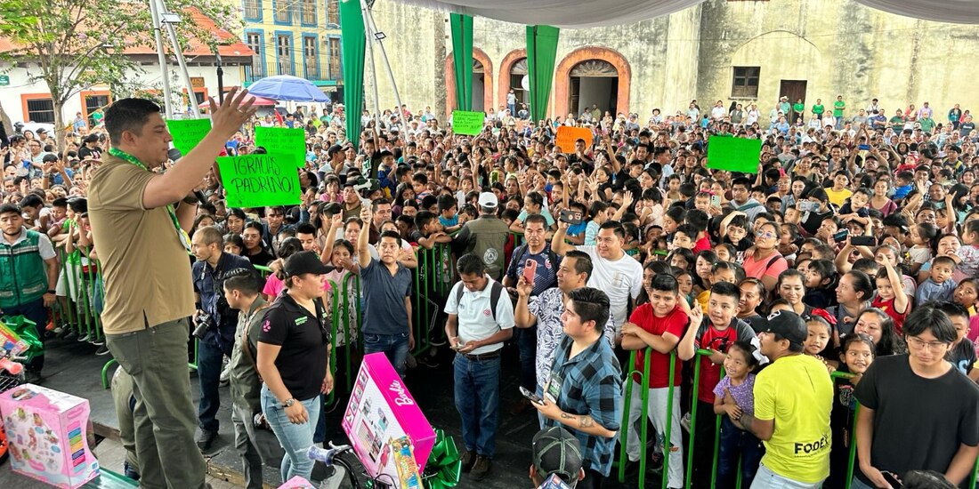 El Mandatario estatal ante vecinos de la región.