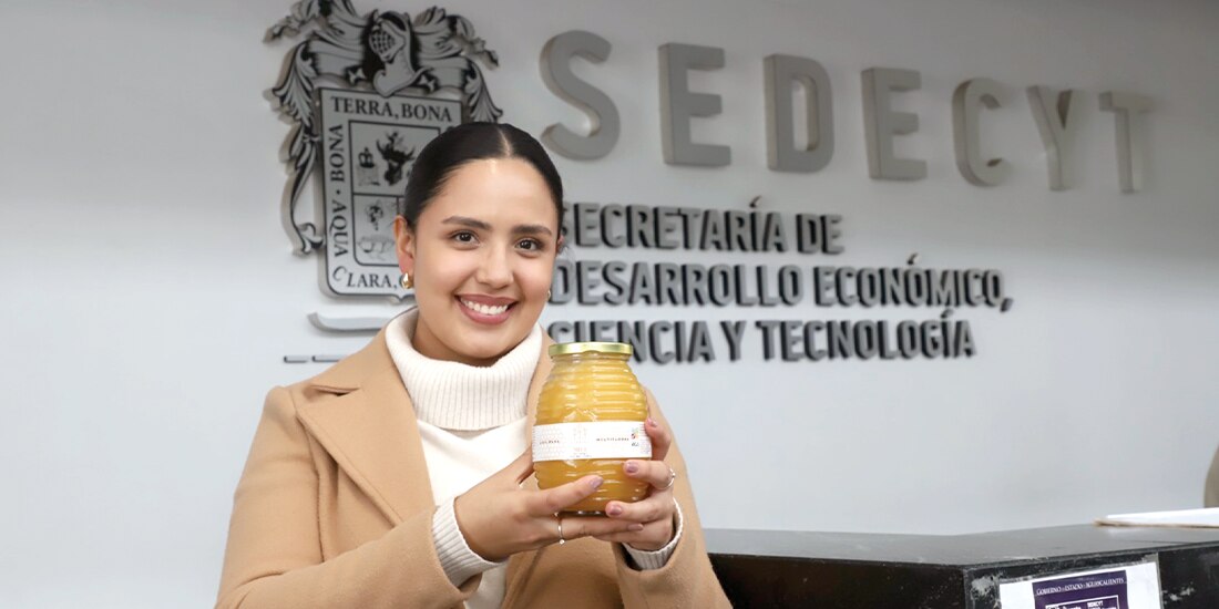 LOS APOYOS a emprendedores, como la joven de la imagen, se dan en la Sedecyt.