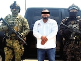 elementos federales custodian al exalcalde de Juchitán, Miguel Sánchez Altamirano, detenido el 23 de septiembre.