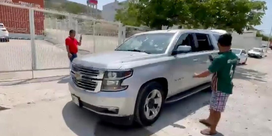 Camioneta involucrada en el ataque donde dos escoltas resultaron fallecidos.