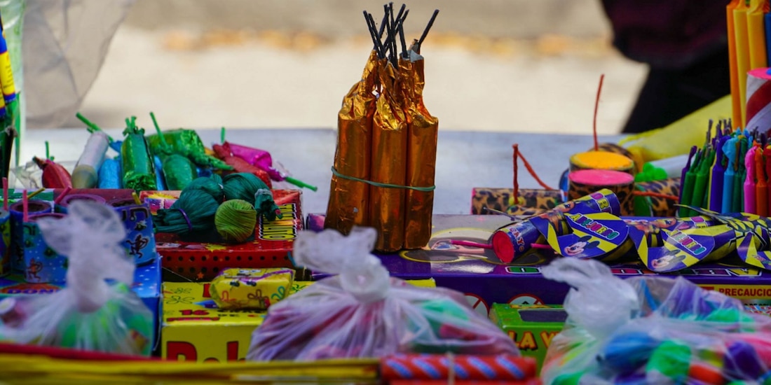 Encender pirotecnia es motivo de infracción en la Ciudad de México, con multas y otras sanciones.