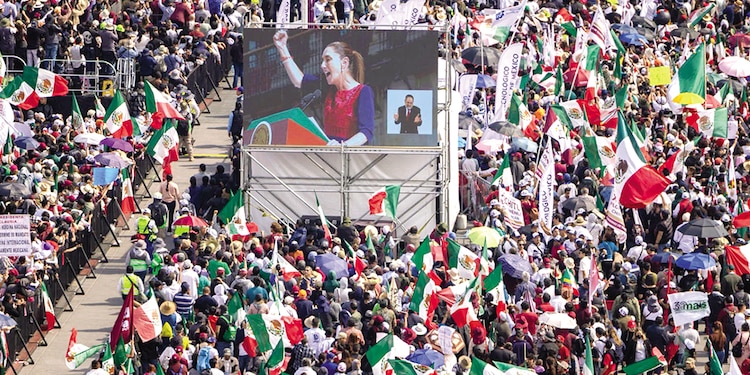 La Presidenta Claudia Sheinbaum, al encabezar el sábado el festejo de los 7 años de gobierno de Morena.