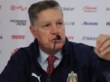 Ricardo Peláez durante una conferencia de prensa de Chivas.