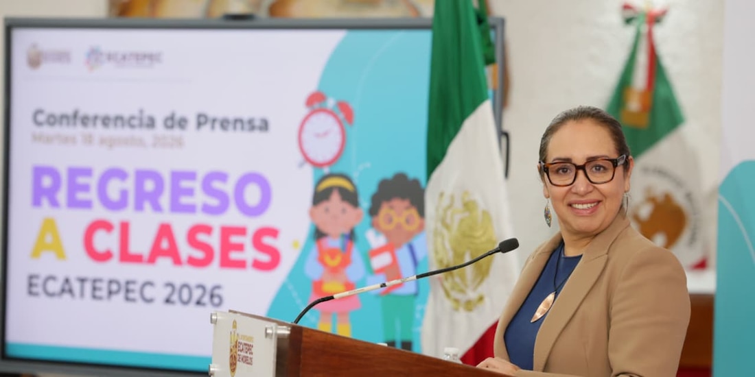 Azucena Cisneros Coss, alcaldesa de Ecatepec, durante el anuncio de los apoyos económicos e insignias sociales para el regreso a clases.