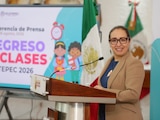 Azucena Cisneros Coss, alcaldesa de Ecatepec, durante el anuncio de los apoyos económicos e insignias sociales para el regreso a clases.
