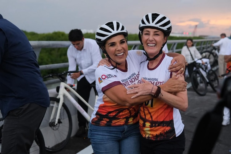 La Presidenta Claudia Sheinbaum y la gobernadora Mara Lezama en la inauguración del Puente Nichupté.