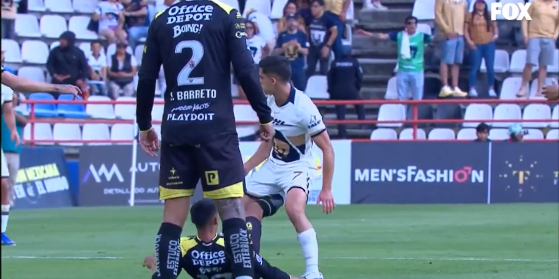 Brian García dejó a Pachuca con diez hombres.