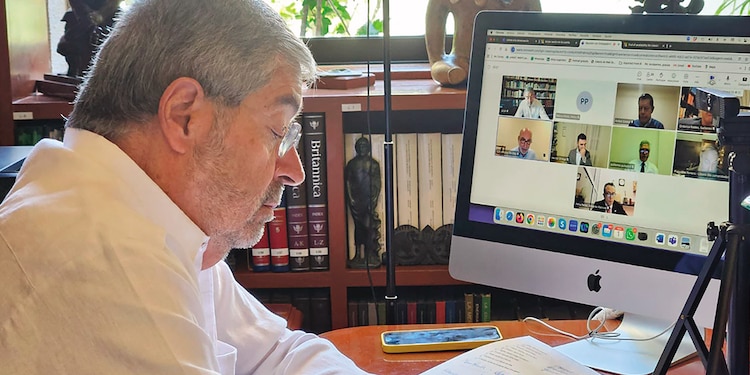 Juan Ramón de la Fuente, titular de la SRE, en reunión virtual con las representaciones de México en el Medio Oriente, ayer.