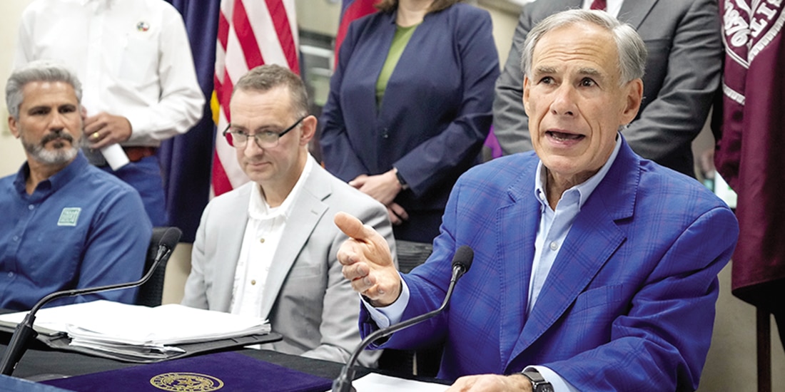 El gobernador de Texas, ayer, en conferencia de prensa.