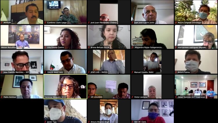 En la junta estuvieron presentes el secretario de Protección Civil del Estado, Marco César Mayares Salvador; el titular de la SDUOPyOT, Rafael Navarrete Quezada, de Finanzas y Administración, Tulio Pérez Calvo, de Contraloría y Transparencia Gubernamental, Eduardo Loría Casanova; el Jefe de la Oficina del Gobernador, Alejandro Bravo Abarca y la Directora de Comunicación Social, Erika Lürhs Cortés.