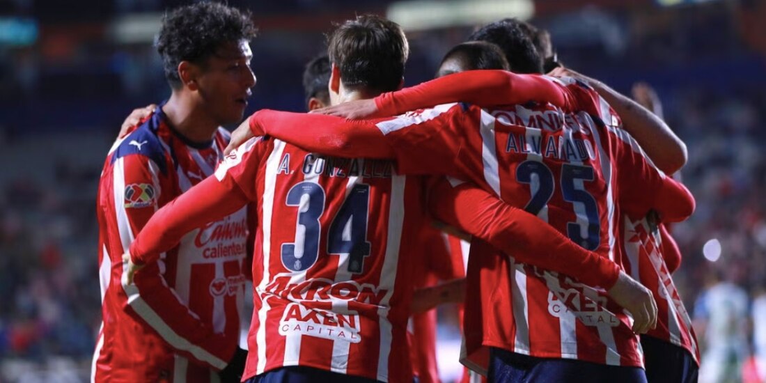 Chivas clasificó de manera directa a los cuartos de final del Apertura 2025 tras caída de Bravos ante Querétaro.