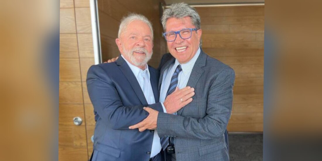 Ricardo Monreal (der.) se reúne con Luiz Inácio Lula da Silva, expresidente de Brasil (izq).