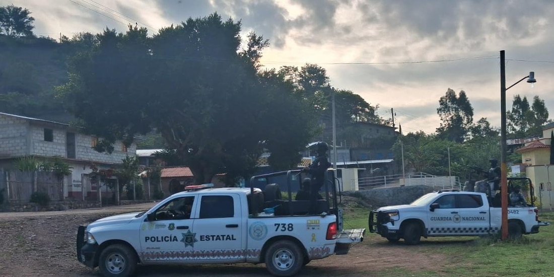 Elementos del Ejército y la Guardia Nacional refuerzan la seguridad en los caminos de Atlixtac.