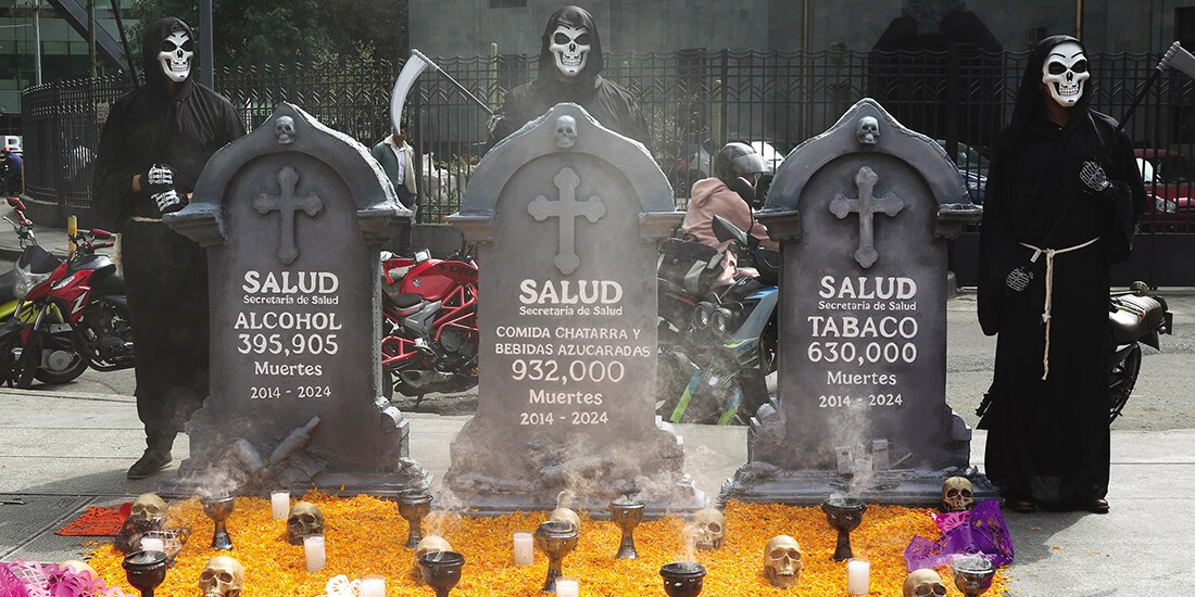 Organizaciones civiles protestan contra los alimentos chatarra, en 2024.