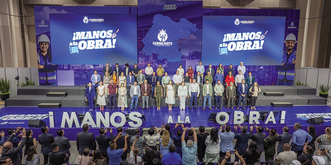 LA GOBERNADORA Libia Dennise, ayer, en la presentación del paquete de proyectos.