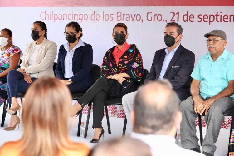 La gobernadora de Guerrero, Evelyn Salgado Pineda, puso un marcha un paquete de programas para el fomento y reactivación económica.