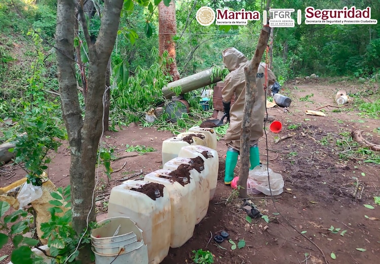 Proceso de destrucción del laboratorio clandestino.