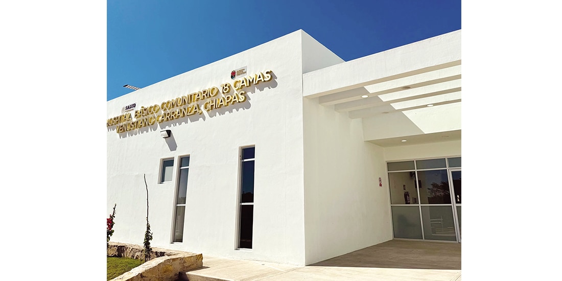 ALGUNOS ALUMNOS afectados de la escuela Josefa Ortiz de Domínguez fueron llevados al hospital básico comunitario