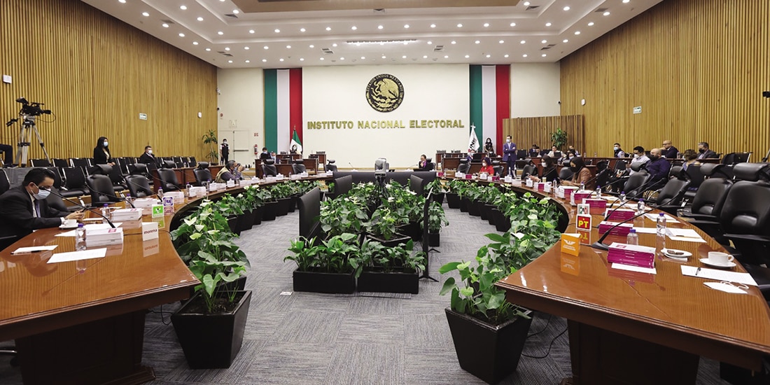 Árbitro analiza propuesta;
ofrece aportar experiencia