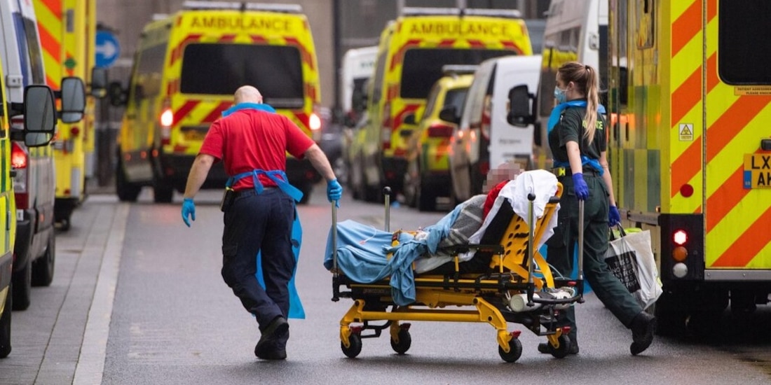 El joven hizo lo que debía desde que tuvo los primeros síntomas, pero lo regresaban a casa