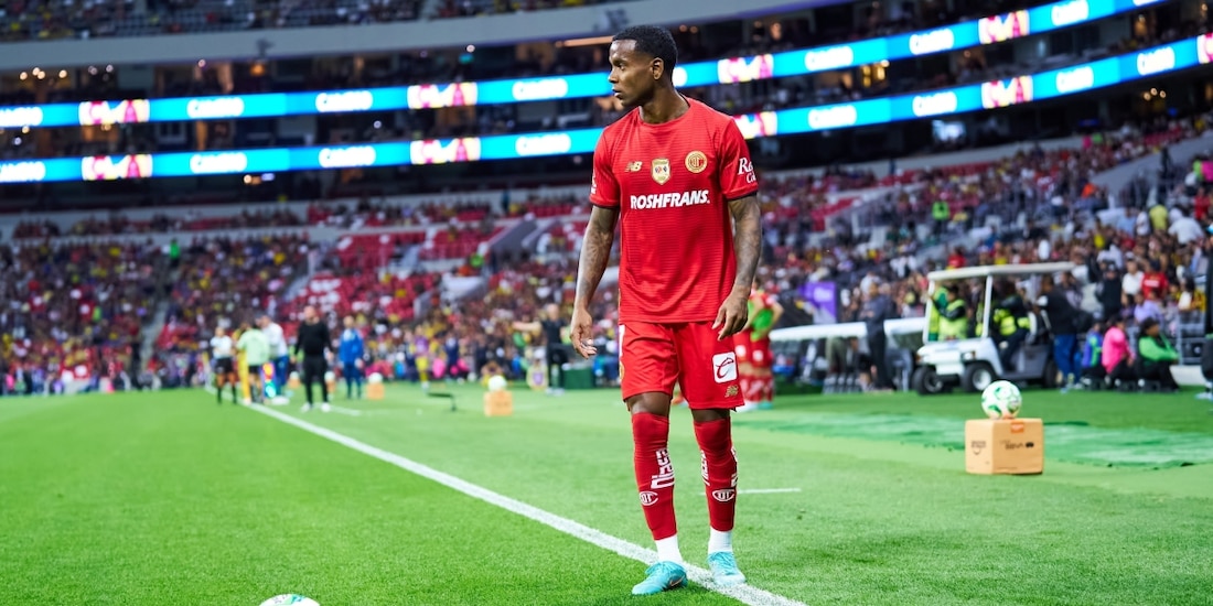 Helinho, jugador del Toluca, en el partido ante el América