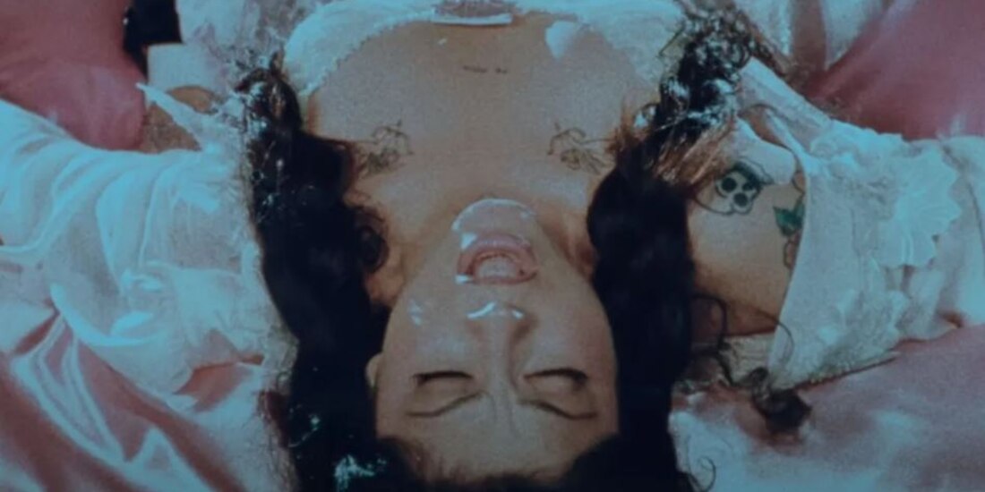 Critican a Mon Laferte por su VIDEO 'obsceno' y ella se defiende: 'mi música es para adultos'