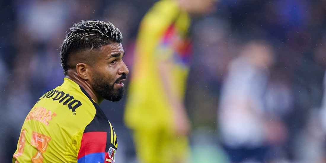 Rodrigo Aguirre se enganchó con un aficionado de Rayados tras derrota del América en ida de cuartos de final.