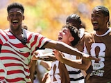 ALEX FREEMAN, el 19 de junio, con sus compañeros, festeja un gol en el Mundial