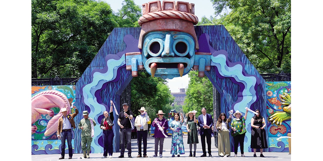 Clara Brugada (centro), al inaugurar Aqüifera Festival, ayer, en Chapultepec.