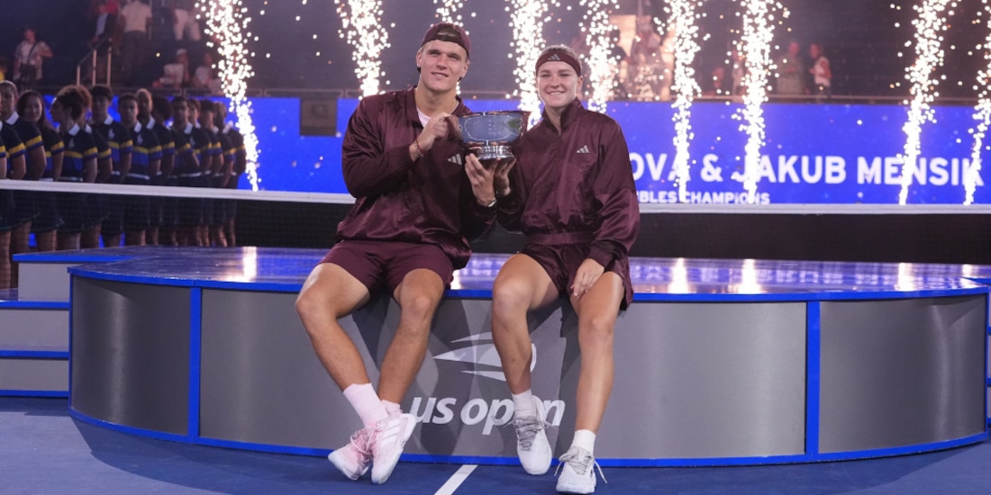 Karolina Muchova y Jakub Mensik celebran su título.