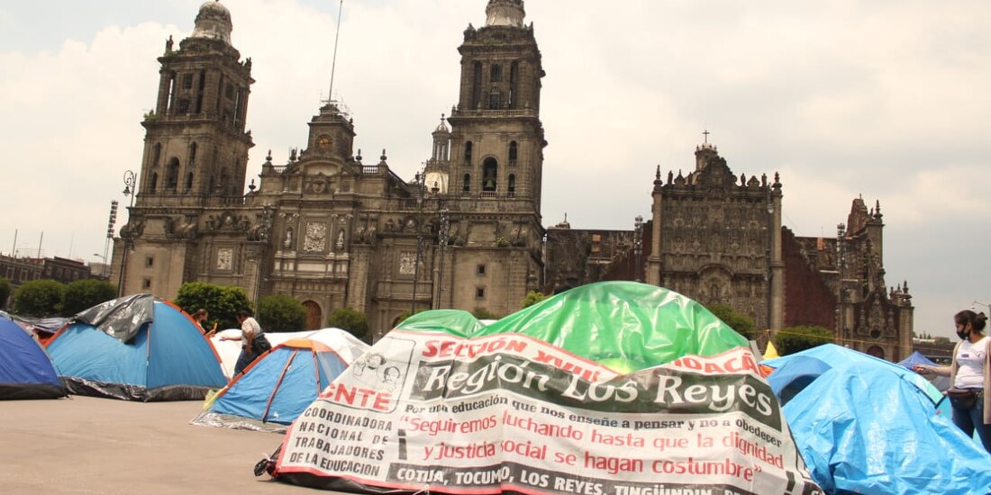 Del 23 de marzo al 31 de agosto, se realizaron cinco plantones en la Plaza de la Constitución.