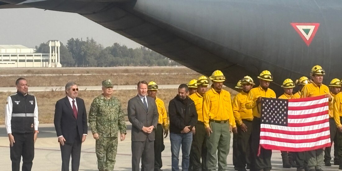 El titular de la Defensa, Ricardo Trevilla Trejo, recibió a la delegación mexicana.