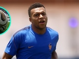 Kylian Mbappé examinó de manera minuciosa el balón con el que se jugarán semifinales del Mundial 2026.