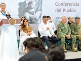 LA SECRETARIA de Turismo (izq.), Josefina Rodríguez, ayer