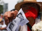Familias buscadoras marcharon de la Estela de Luz con rumbo a la Glorieta de las y los Desaparecidos para exigir acciones concretas por parte del gobierno para la búsqueda e identificación de personas desaparecidas