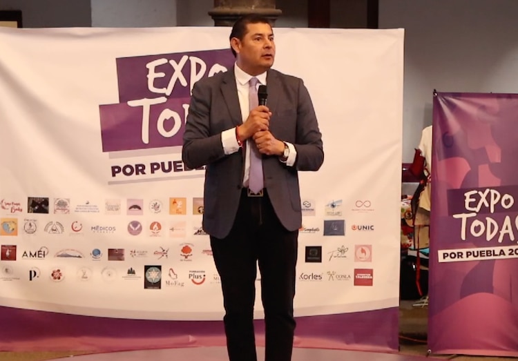 Mujeres, arquitectas del futuro de Puebla: Alejandro Armenta