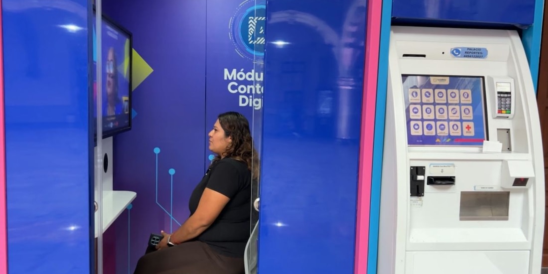 Mujer que recibe atención médica en Aguascalientes.