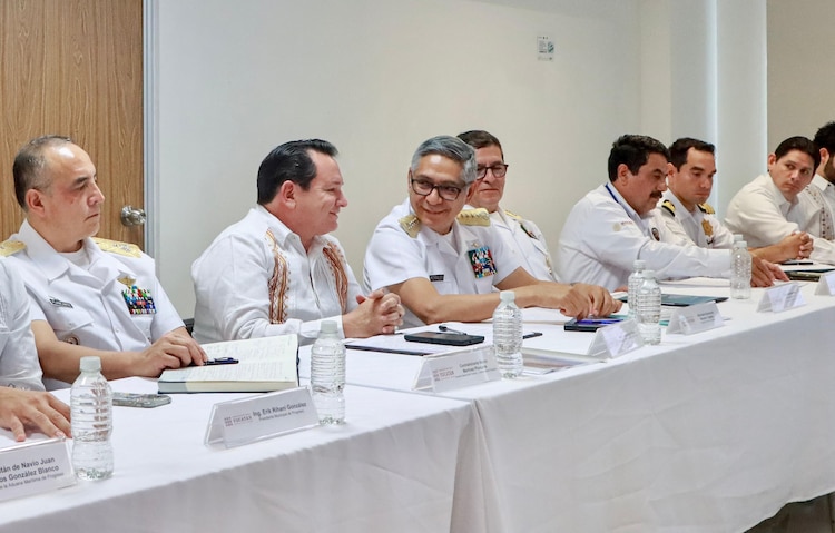 Discuten modernización del Puerto de Progreso incluye dragado, Tren Maya y nuevas industrias para Yucatán.