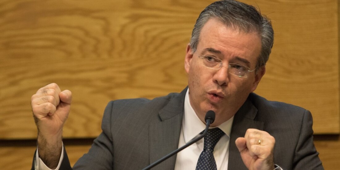 El gobernador del Banco de México, Alejandro Díaz de León