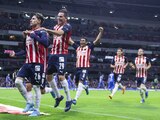 Cristian Calderón festeja el gol con el que Chivas venció 1-0 a Cruz Azul en el primer partido de Ricardo Cadena como timonel interino de los rojiblancos, el pasado 16 de abril.