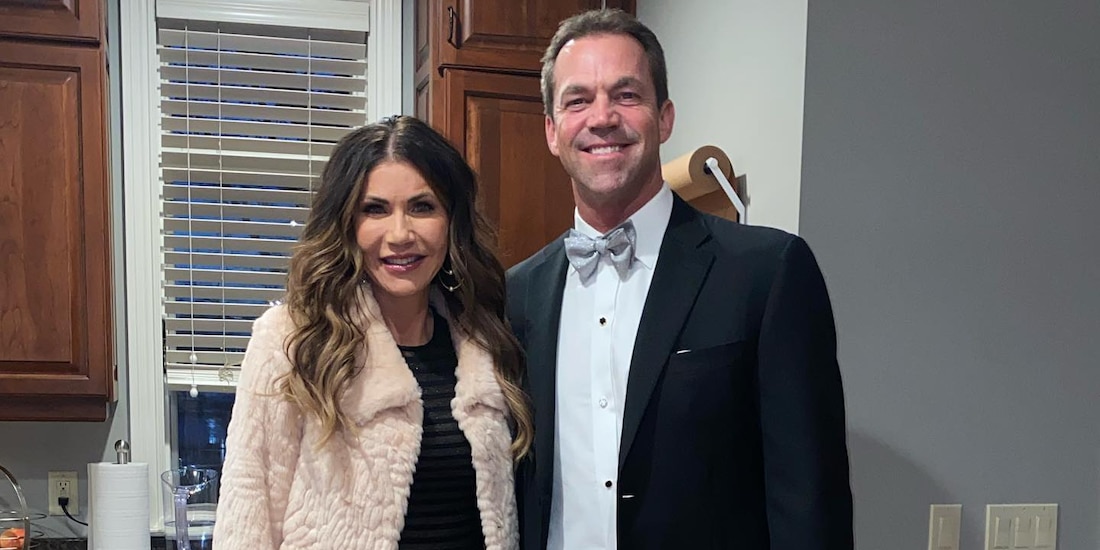 Bryon y Kristi Noem, exsecretaria de Seguridad Nacional de Estados Unidos, y su esposo, Byron Noem.