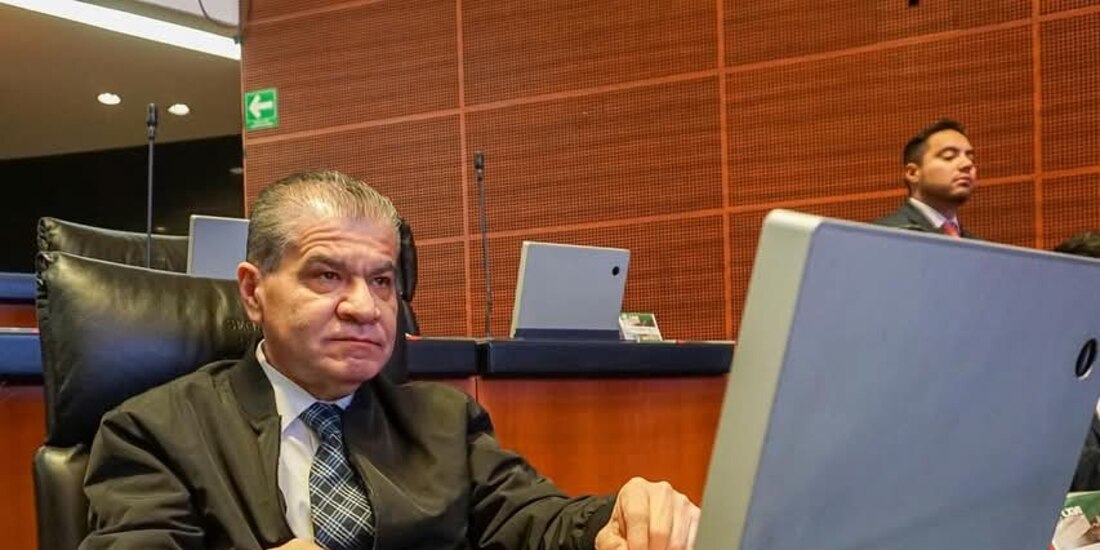 El ahora senador del Partido Revolucionario Institucional, Miguel Ángel Riquelme, durante la sesión plenaria del pasado 12 de diciembre de la Cámara alta.